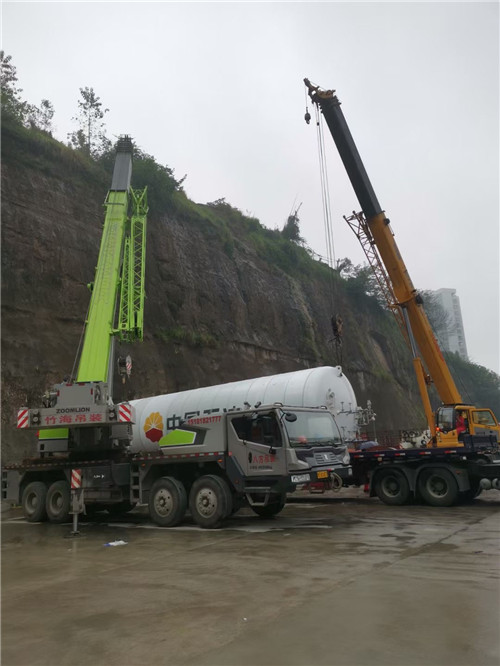 定日县“不怕风雨冻”—— 吊车的 “恶劣环境适应” 技术